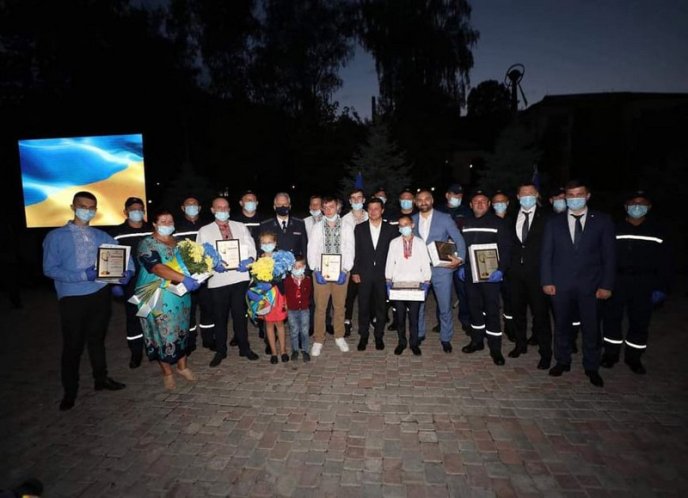 Двоє закарпатців стали героями і отримали подарунки від Володимира Зеленського  – 02 Двоє закарпатців стали героями і отримали подарунки від Володимира Зеленського  – 02