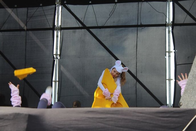 У рамках фестивалю "Огинь і м’ясо" відбувся концерт до Дня матері – 02