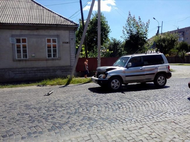 У Мукачеві зіткнулися легковик і мікроавтобус – 01