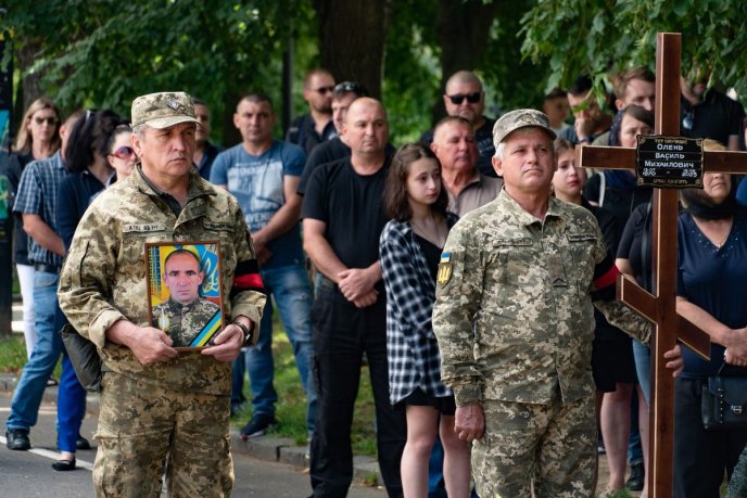 На Закарпатті поховали військового, який повернувся з-за кордону, щоб захищати Україну – 04