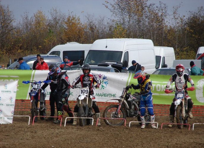 У Хусті проходить V етап Кубка чемпіонату України з мотокросу – 03