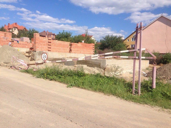 Муніципальна поліція Ужгорода виявила 25 незаконно встановлених обмежувачів руху – 07