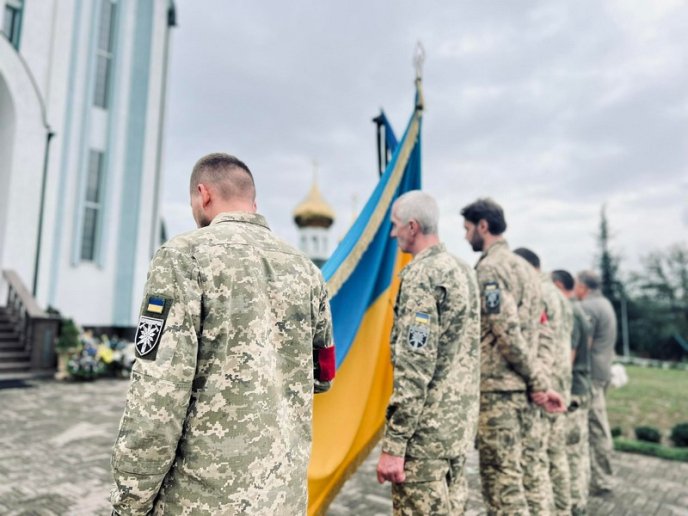 Мукачево попрощалося із загиблим на війні Михайлом Бізілею – 02