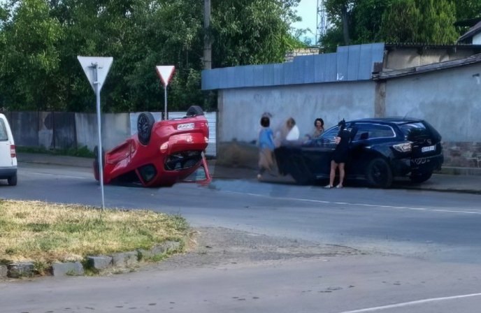 В області сталась аварія. Постраждали троє людей – 01 Аварія в Ужгороді