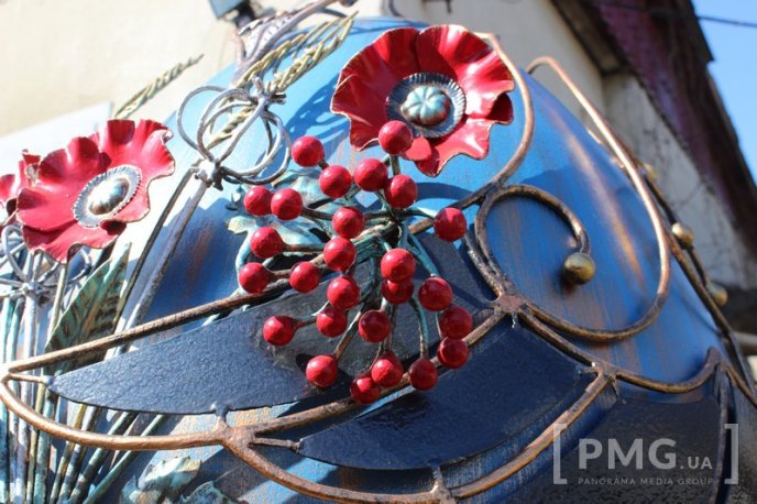 Завтра у центрі Мукачева розмістять дві гігантські ковані писанки – 02