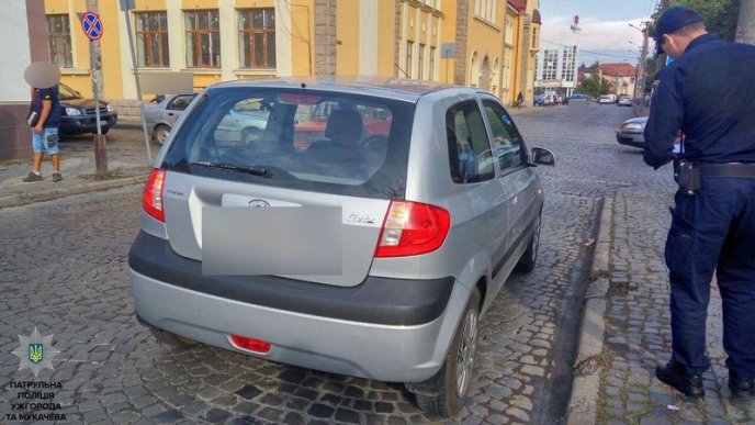 У Мукачеві сталася ДТП: винуватець намагався втекти – 01