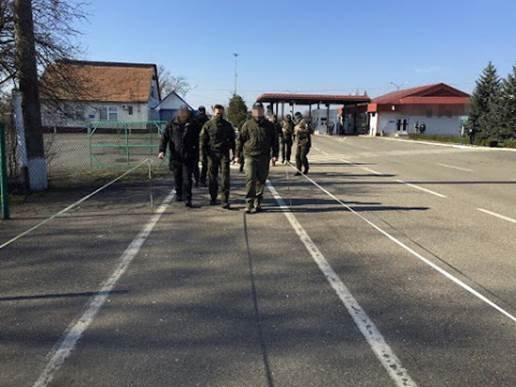 На Закарпатті СБУ затримала прикордонників з "чорною" касою данини за контрабанду – 01 На Закарпатті СБУ затримала прикордонників з "чорною" касою данини за контрабанду – 01