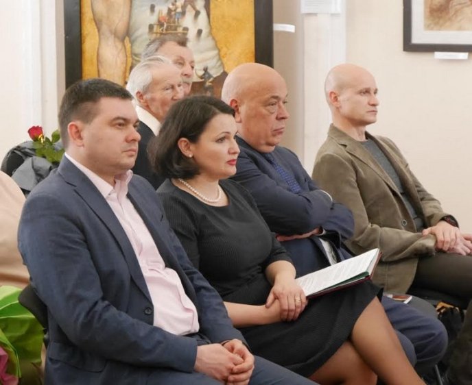 Закарпатську співачку, яка відкрила українцям баладу «Гей, пливе кача по Тисині», нагородили почесною відзнакою – 04