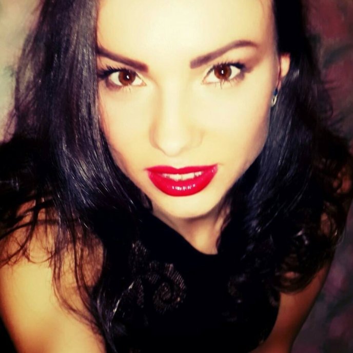 У знаменитої красуні-поліцейської з Києва з’явилась конкурентка у Закарпатті – фотомодель – 08