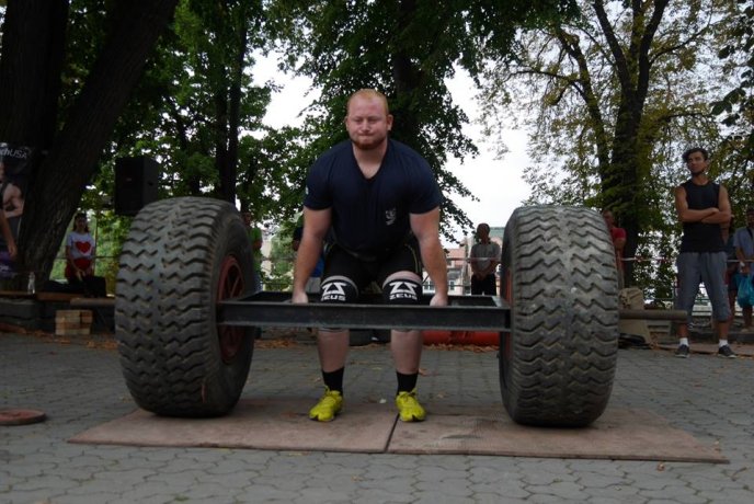 В Ужгороді під дощем змагались силачі – 09 В Ужгороді під дощем змагались силачі – 09