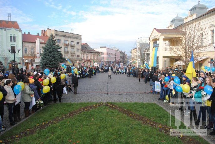 У Мукачеві з оплесками зустрічали героїв-бійців 128-ої бригади (ФОТОРЕПОРТАЖ) – 08