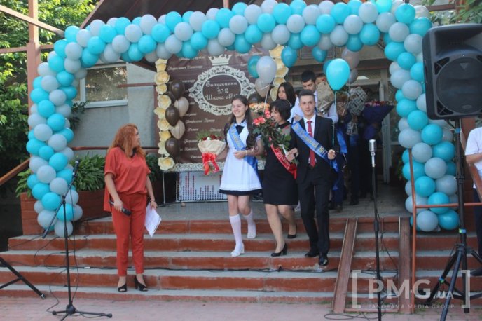 Свято останнього дзвоника відзначили у Мукачівській ЗОШ №13 – 12