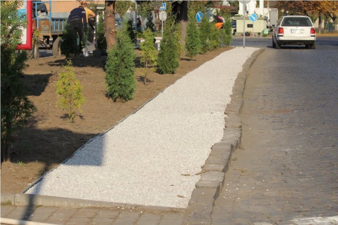 Як у Мукачеві площу Тараса Шевченка облагороджують: фоторепортаж із місця – 08