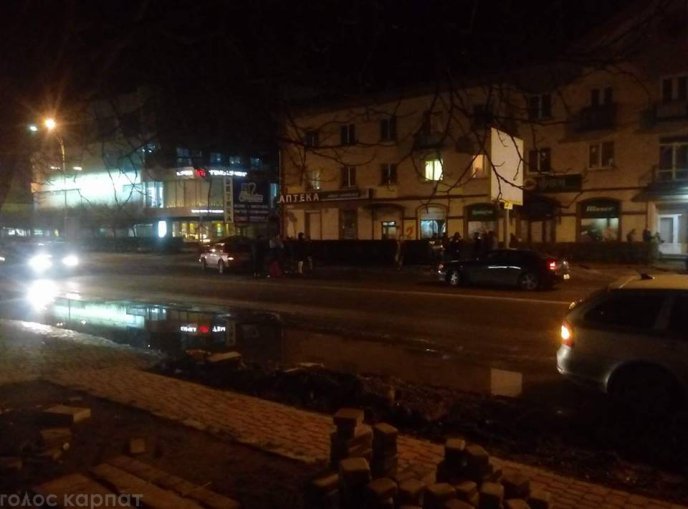 В Ужгороді на проспекті Свободи, неподалік "Фокстроту", сталася ДТП – 03