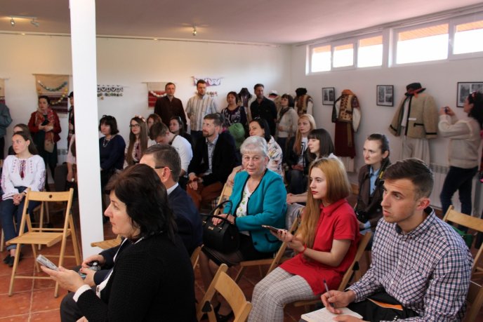 В Ужгороді відкрили великодню виставку "Світ писанки" – 02