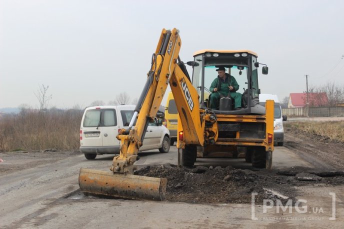 На вулиці Пряшівській-об’їзній почали ліквідовувати тріщини – 13