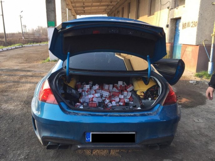 Вранці чоловік намагався перевезти через кордон контрабандні сигарети – 01 Вранці чоловік намагався перевезти через кордон контрабандні сигарети – 01