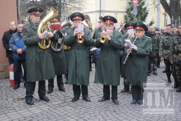 У Мукачеві прощались з майором 128-ої бригади Олексієм Гуртовим (ФОТОРЕПОРТАЖ) – 03