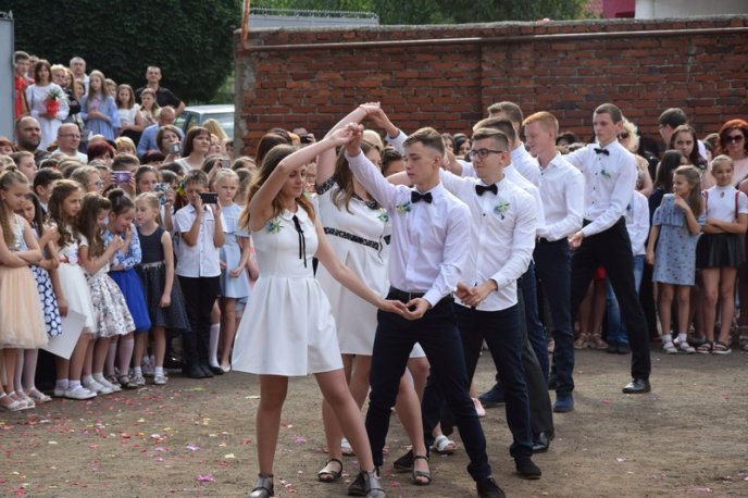 У школах Мукачева пролунав останній дзвінок – 46