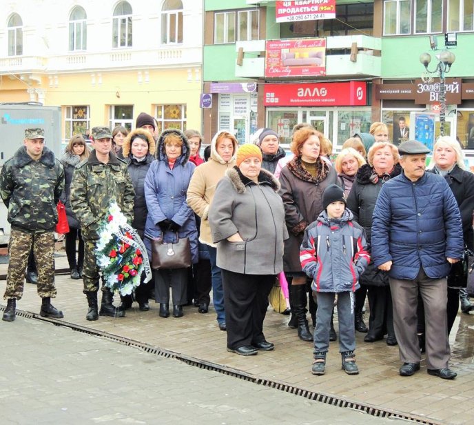 Берегівчани вшанували другу річницю подій на Майдані – 01