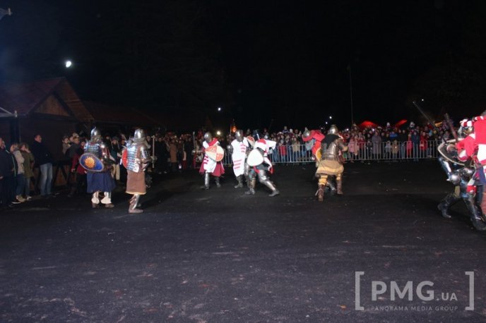 Яскраве святкування Дня святого Мартина у Мукачеві: парад ліхтариків, лицарські бої та вогняне шоу – 92 Яскраве святкування Дня святого Мартина у Мукачеві: парад ліхтариків, лицарські бої та вогняне шоу – 92