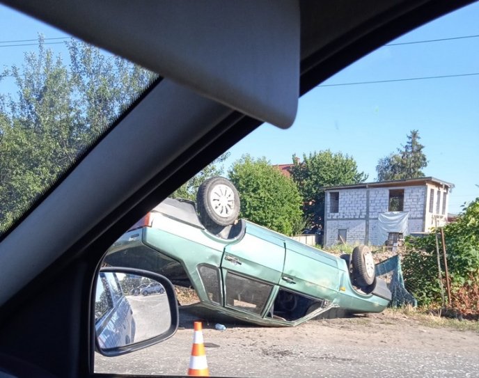 ДТП на в’їзді в Мукачево: авто перекинулось на дах – 03