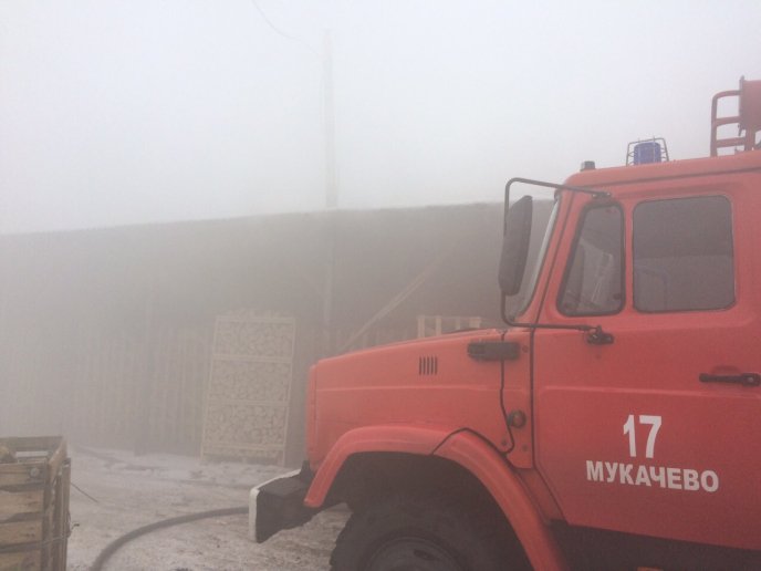 На Мукачівщині спалахнула пожежа на пилорамі – 02