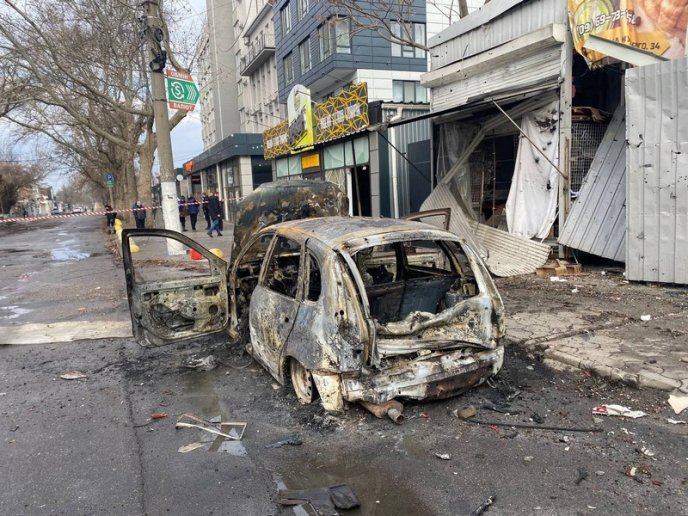 росія вдарила по центру Херсона. Багато загиблих і поранених – 05