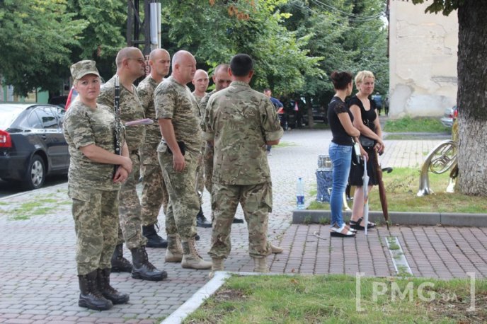 Мукачівці прощаються із загиблим бійцем АТО Олексієм Калабішкою – 01