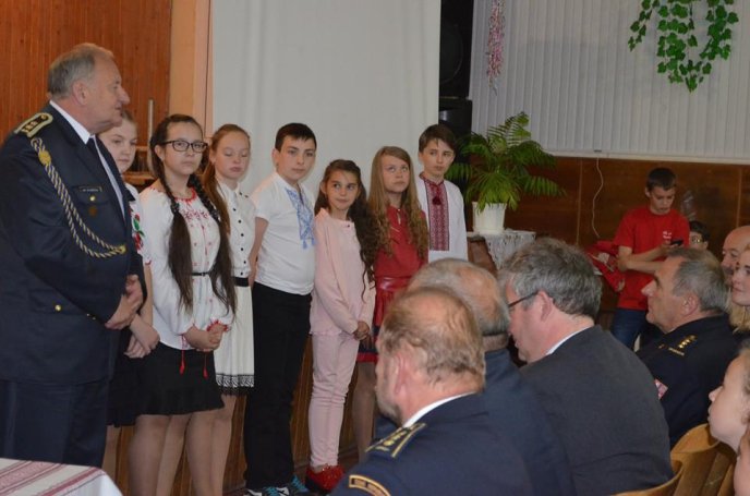 Мукачівська ЗОШ №6 отримала підручники з Чехії – 06