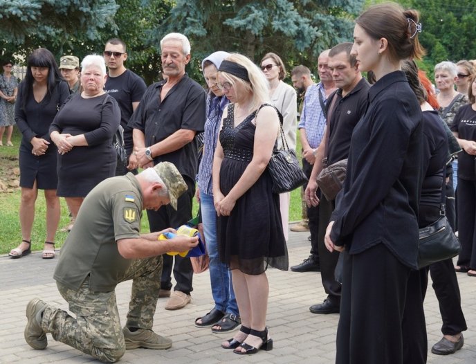 В Ужгороді попрощались із молодим захисником – 06 В Ужгороді попрощались із молодим захисником – 06
