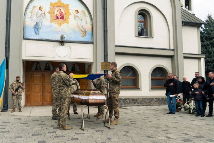 У Мукачеві поховали 53-річного Героя – 01