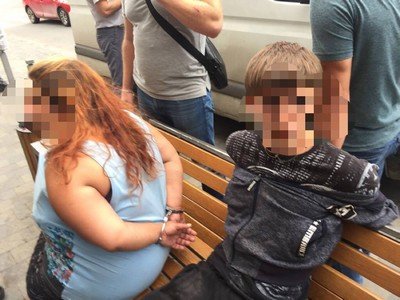 Батько намагався продати немовля – 02