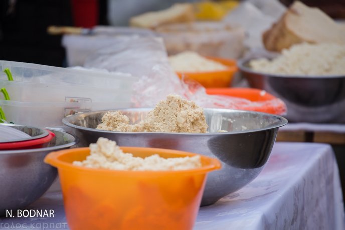 Мед, вино, бринза, сир та ковбаси: в Ужгороді стартував смачний фестиваль – 13