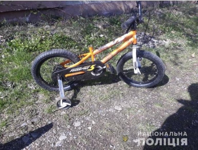 У Мукачеві з під‘їзду багатоповерхівки вкрали велосипеди – 03