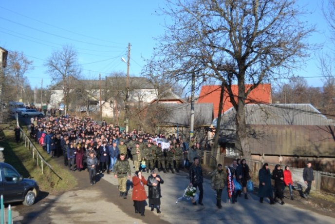На Тячівщині прощались з загиблим героєм Олександром Шимоном (ФОТО) – 05