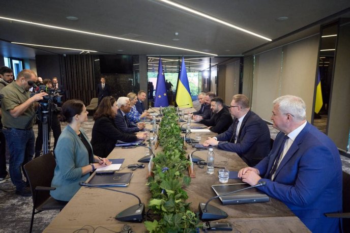 Зеленський в Ужгороді зустрівся із Президентом Євроради: головні заяви – 02 Зустріч делегацій в Ужгороді
