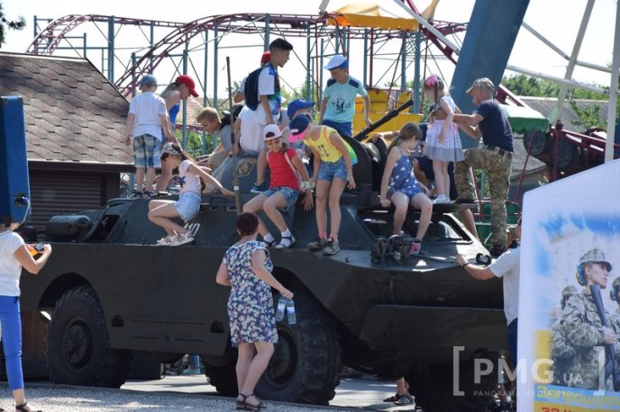 У парку "Перемоги" в Мукачеві влаштували свято для дітей – 01