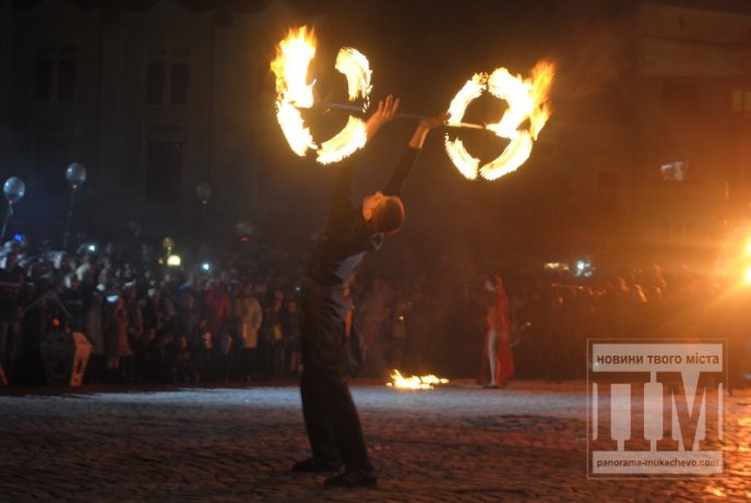 У Мукачеві відзначили День святого Мартина яскравим вогняним шоу (ФОТОРЕПОРТАЖ) – 29
