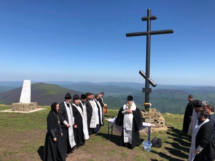 Освячено відновлений після акту вандалізму 8-метровий хрест – 05