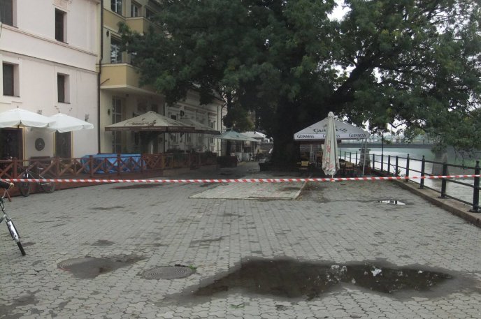 У центрі Ужгорода шукали вибухівку – 03