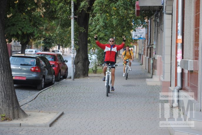 Велолюбителі Мукачева "прокатались" історичними місцями міста (ФОТО) – 21