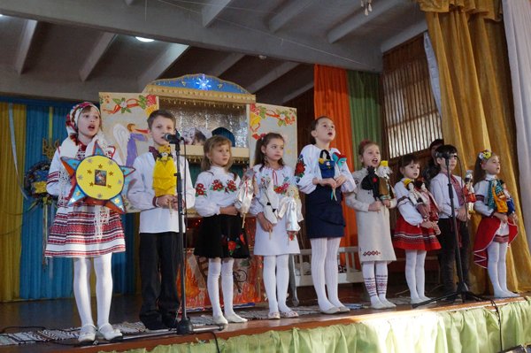 Діти з сіл Тереблянської долини колядували у Буштині – 05 Діти з сіл Тереблянської долини колядували у Буштині – 05