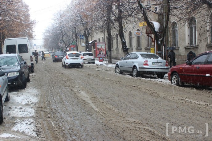 Сніговий сюрприз під кінець зими: "реакція" мукачівських комунальників містян не здивувала – 11 Сніговий сюрприз під кінець зими: "реакція" мукачівських комунальників містян не здивувала – 11