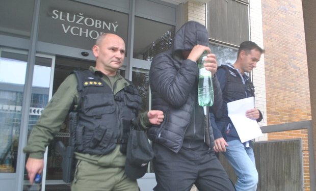 Через кордон до Словаччини переправили партію контрабандного бурштину на понад 500 тисяч євро – 01 Через кордон до Словаччини переправили партію контрабандного бурштину на понад 500 тисяч євро – 01