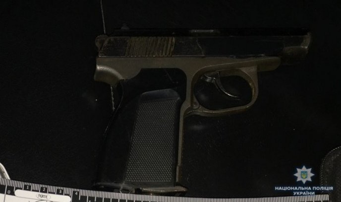 В автомобілях закарпатців знайшли зброю та наркотичні речовини – 02