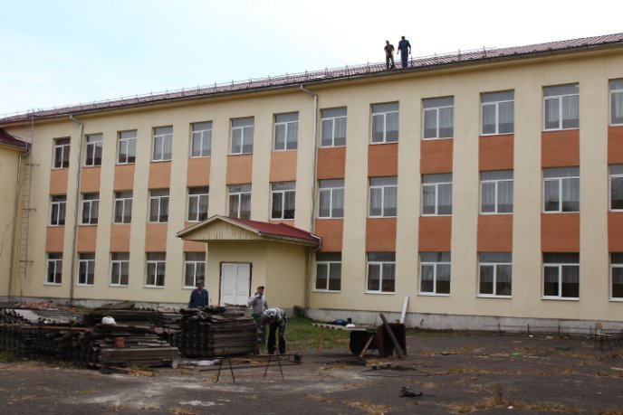 У Мукачівській ЗОШ №2 оновили дах – 01