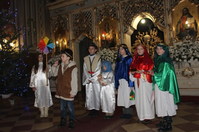 В Ужгороді відбувся перший тур фестивалю колядників – 02
