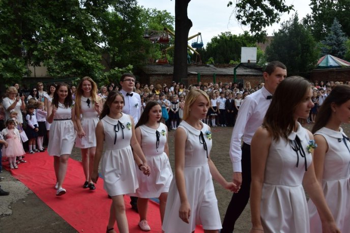 У школах Мукачева пролунав останній дзвінок – 81