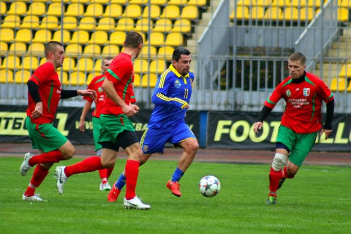 Зірки футболу відіграли матч із закарпатськими прикордонниками – 01